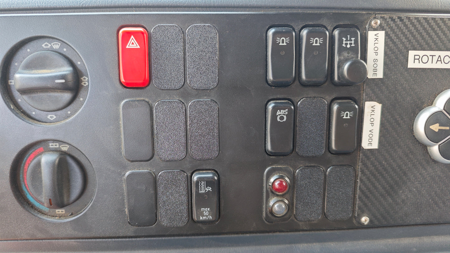 Pokrov tipke armaturke za tovorna vozila Mercedes Benz - Sthrom